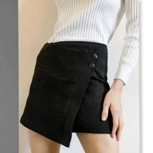 CAbi Mini Skirt Wrap Style Snap Closure Quilted Textured Swathe Black size Small